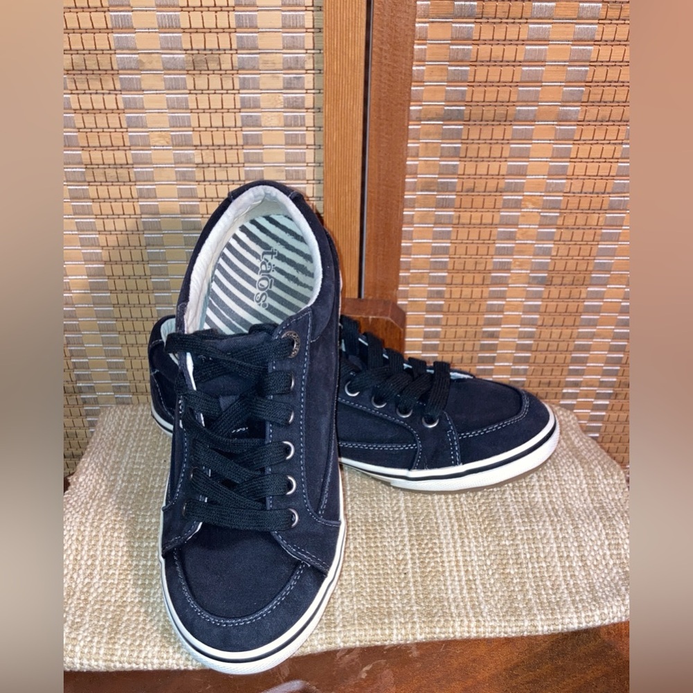 Taos Footwear | Moc Star Black Distressed Sneakers - Size 6.5